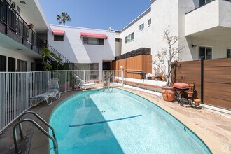 1114 N Harper Ave, Unit #7 in West Hollywood, CA - Foto de edificio - Building Photo