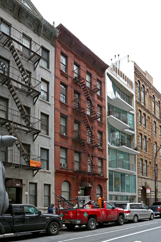 345 W 16th St in New York, NY - Building Photo - Building Photo