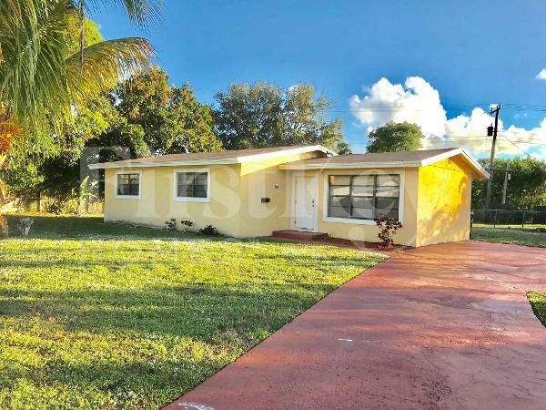 1014 NW 15th St in Fort Lauderdale, FL - Foto de edificio