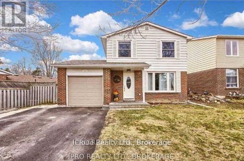 252 William Roe Blvd in Newmarket, ON - Building Photo