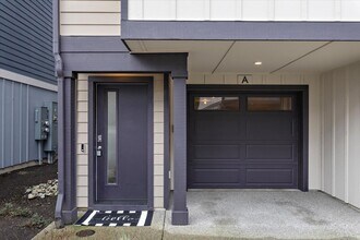 9612 19th Ave SE, Unit A in Everett, WA - Foto de edificio - Building Photo