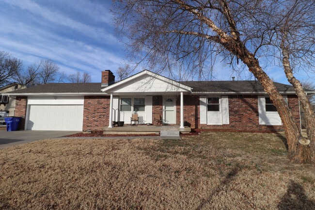 property at 906 W Ash St
