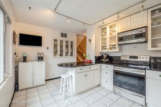 218 Charles Pl in Wilmette, IL - Building Photo - Building Photo