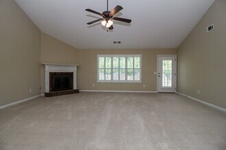 111 Village Dr in Canton, GA - Foto de edificio - Building Photo