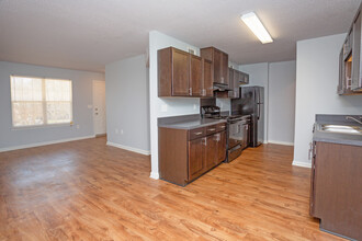 Oakley Cove Apartments in Auburn, AL - Foto de edificio - Building Photo