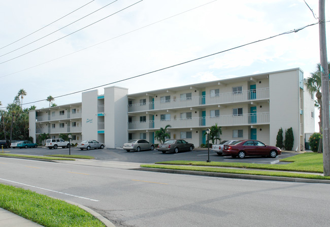 Linn Crest Apartments in St Pete Beach, FL - Building Photo - Building Photo