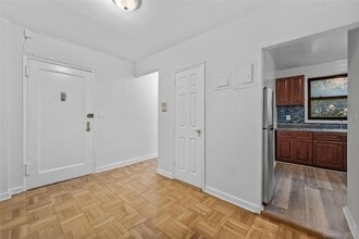 140 E Hartsdale Ave in Hartsdale, NY - Building Photo - Building Photo