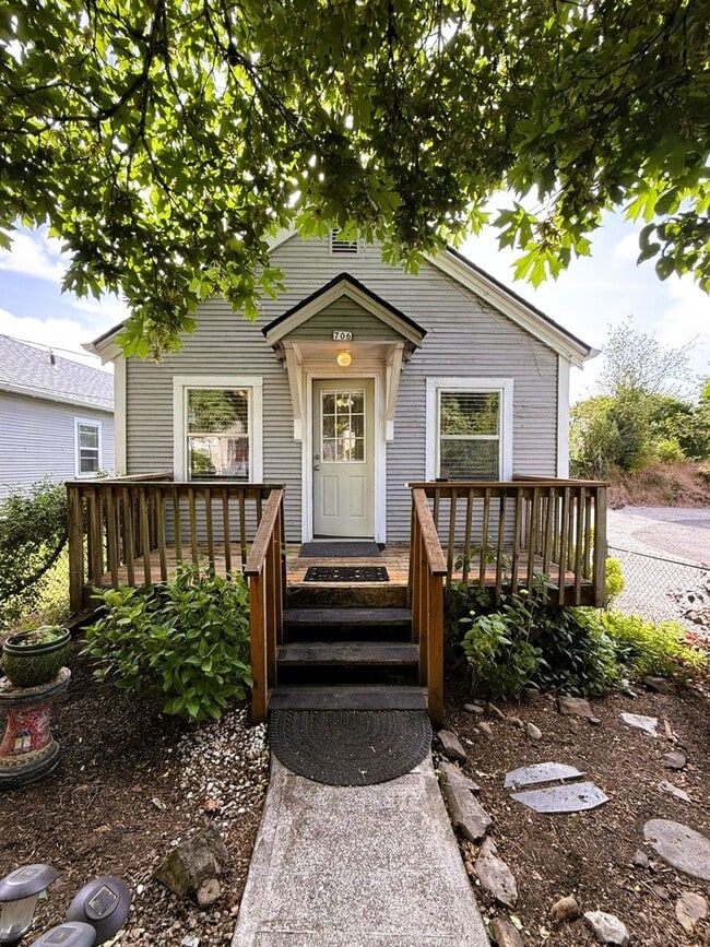 property at 706 NW Greeley St