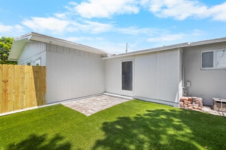 10873 7th Ave Gulf in Marathon, FL - Building Photo - Building Photo