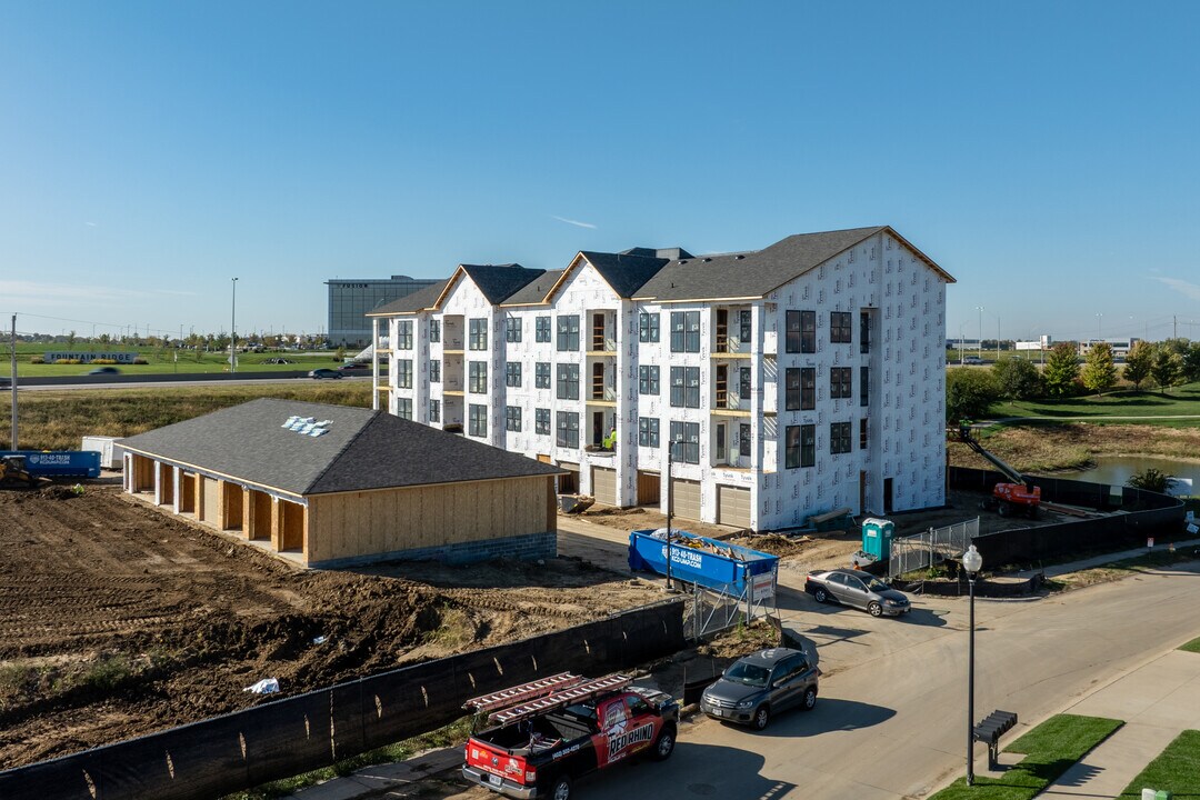 Five Fountains in Elkhorn, NE - Building Photo