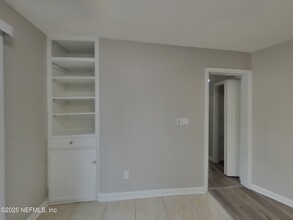 4963 Beige St in Jacksonville, FL - Building Photo - Building Photo