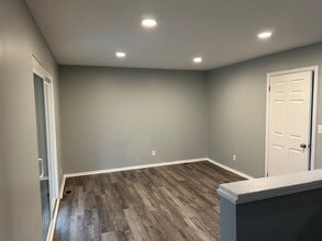 869 North Hill Ln in Cincinnati, OH - Foto de edificio - Building Photo