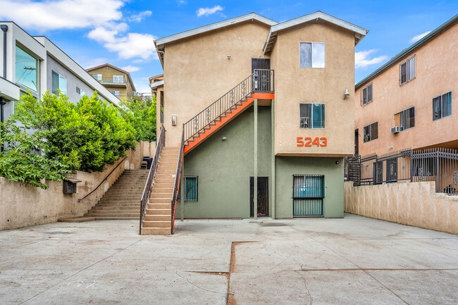 5243 Huntington Dr N, Unit 4 in Los Angeles, CA - Building Photo - Building Photo