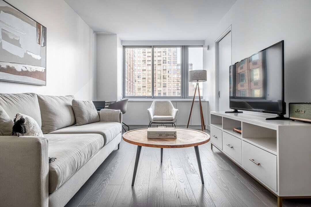 101 W End Ave in New York, NY - Building Photo