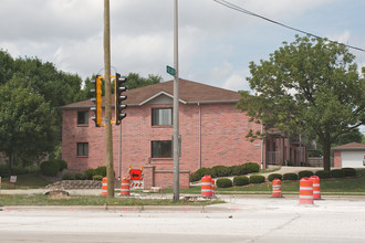 9000 W Oklahoma Ave in West Allis, WI - Building Photo - Building Photo