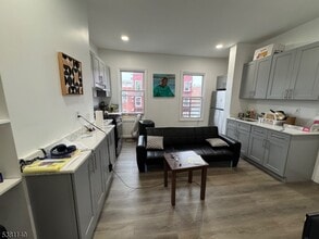 76 Market St in Paterson, NJ - Building Photo - Building Photo