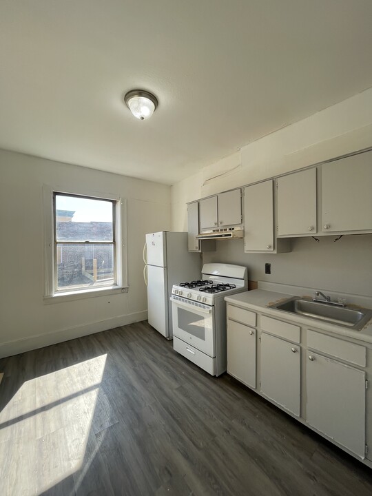 4 Rose Ave, Unit 2 R in Jersey City, NJ - Building Photo