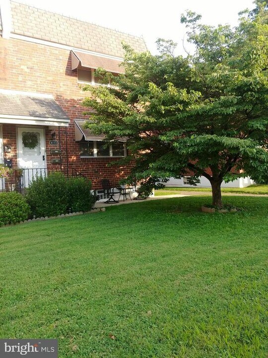 8113 Ryers Ave in Philadelphia, PA - Building Photo