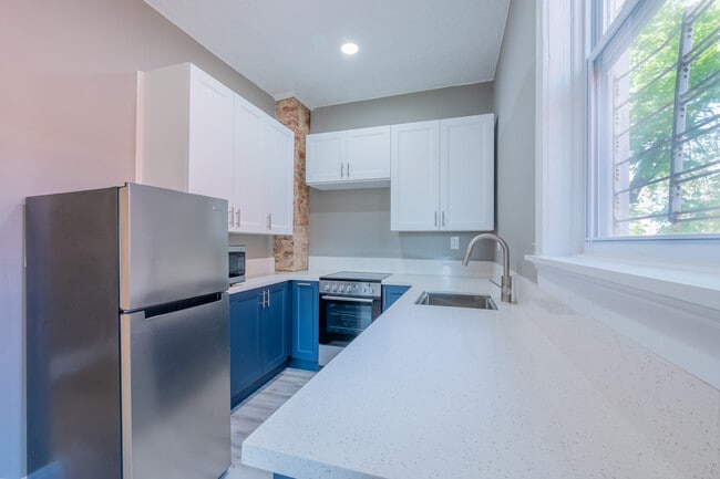 304 Warner St, Unit 2