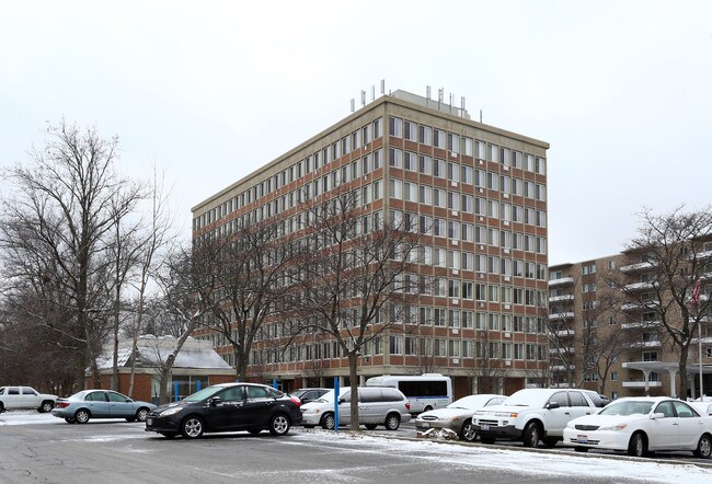 Educators Apartments in Cleveland, OH - Foto de edificio - Building Photo