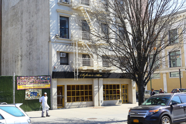 318 Lenox Ave in New York, NY - Building Photo - Building Photo