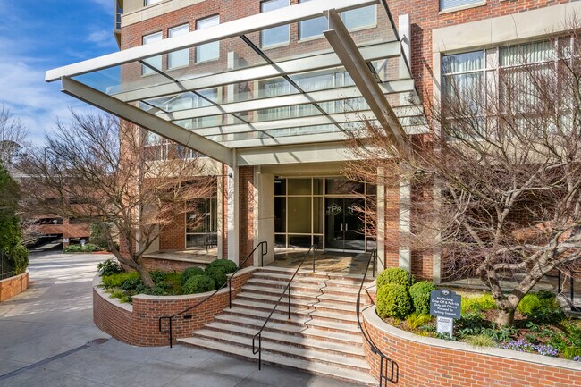 The Peachtree Residences in Atlanta, GA - Building Photo - Building Photo