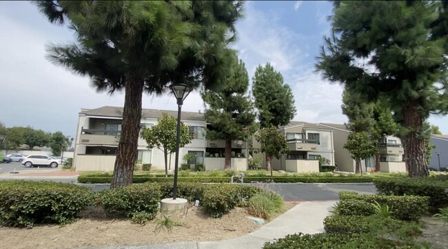 181 N Richmont Dr in Anaheim, CA - Building Photo - Building Photo