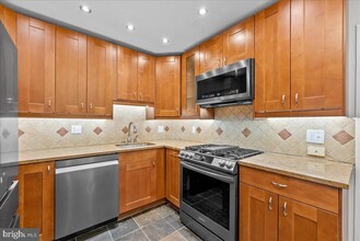 9871 Sweet Mint Dr in Vienna, VA - Building Photo - Building Photo