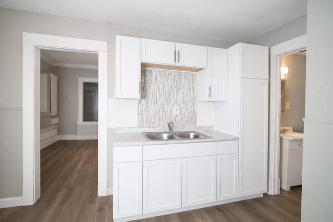 10514 Mount Auburn Ave in Cleveland, OH - Foto de edificio - Building Photo