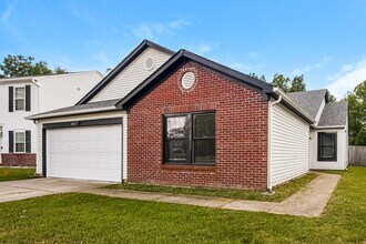 8835 Youngs Creek Ln in Indianapolis, IN - Building Photo - Building Photo