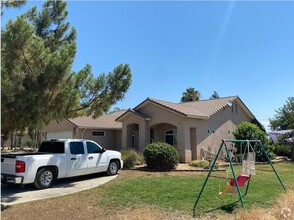 9104 Avenue 420 in Dinuba, CA - Foto de edificio - Building Photo