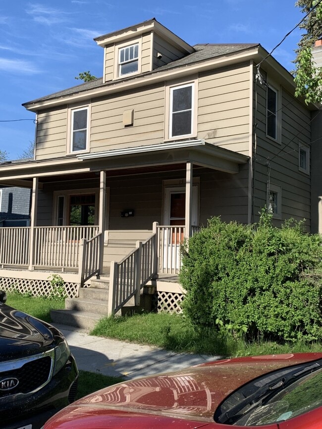 15 Isham St