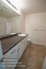 206 Wilshire Dr in Euless, TX - Building Photo - Building Photo