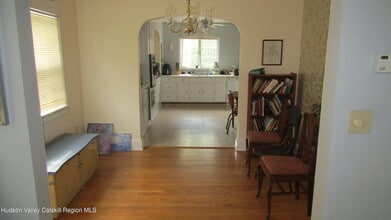 393 Albany Ave in Kingston, NY - Building Photo - Building Photo