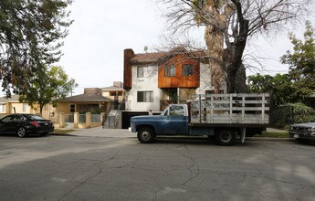 2243 Niagara St in Burbank, CA - Building Photo - Building Photo