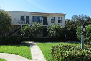 6453 Kanan Dume Rd, Unit B in Malibu, CA - Building Photo