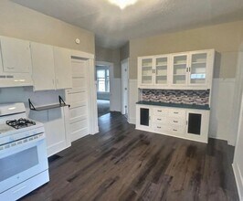 1325 S Hoyt Ave in Muncie, IN - Building Photo - Building Photo