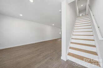 403 15th Ave SW, Unit B in Hickory, NC - Building Photo - Building Photo