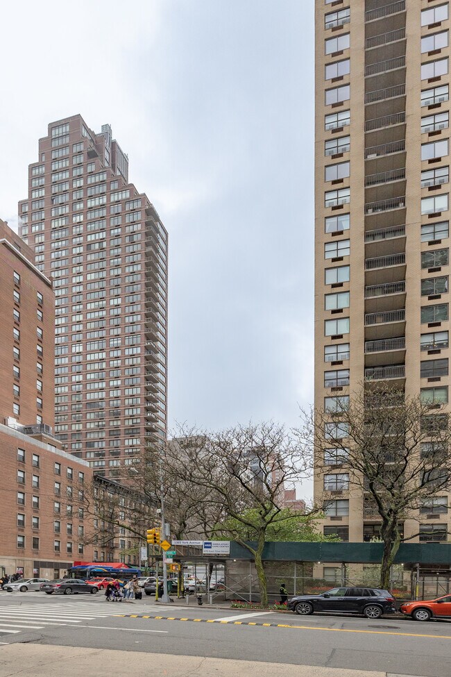 The Oxford on 72nd Street in New York, NY - Building Photo - Building Photo