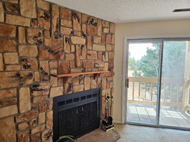 912 Tenderfoot Hill Rd, Unit 204 in Colorado Springs, CO - Building Photo