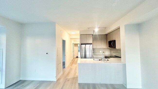 15 Watergarden Dr in Mississauga, ON - Building Photo - Building Photo