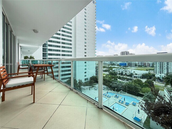 1800 N Bayshore Dr, Unit 1810 in Miami, FL - Building Photo - Building Photo