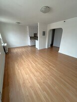 16 Church St E in Brampton, ON - Building Photo