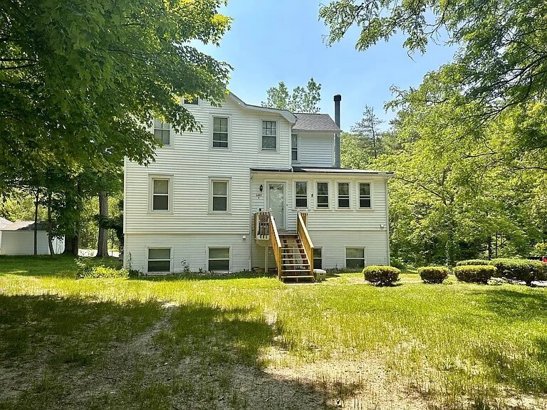 6440 Seneca St, Unit Upper Rear in Elma, NY - Foto de edificio