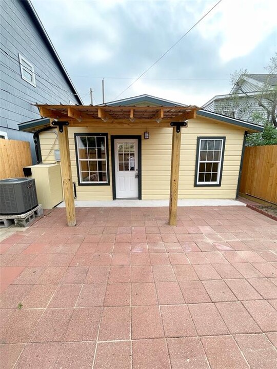 5523 Avenue Q Rear in Galveston, TX - Building Photo