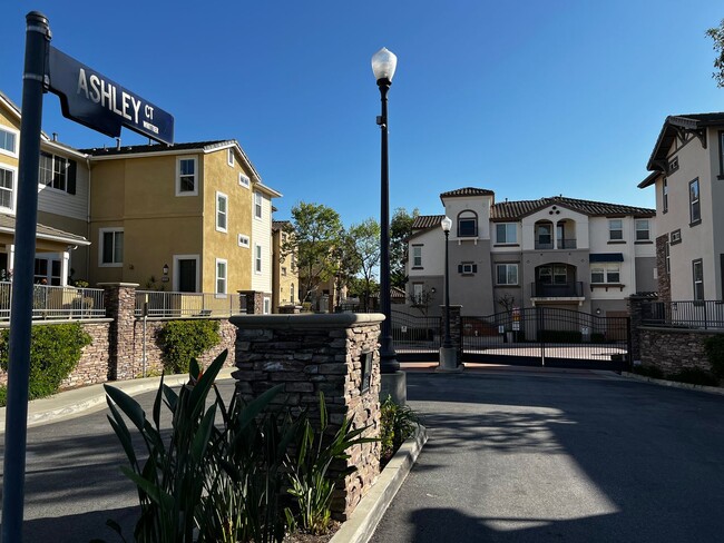 15332 Ashley Ct in Whittier, CA - Foto de edificio - Building Photo