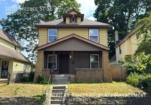 1020 Sigsbee St SE in Grand Rapids, MI - Building Photo