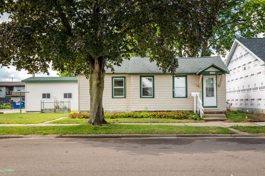 1406 6th St S in La crosse, WI - Building Photo