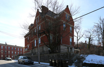 2365 Auburn Ave in Cincinnati, OH - Building Photo - Building Photo