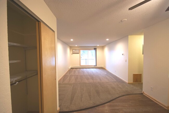 401 E Burnsville Pkwy in Burnsville, MN - Building Photo - Building Photo